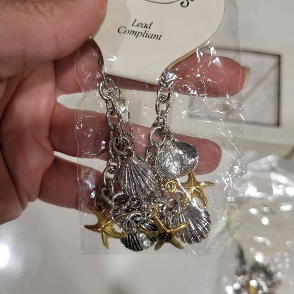 4 PIECES 2 necklaces and 2 bracelets  ALL NEW - Picture 5 of 6